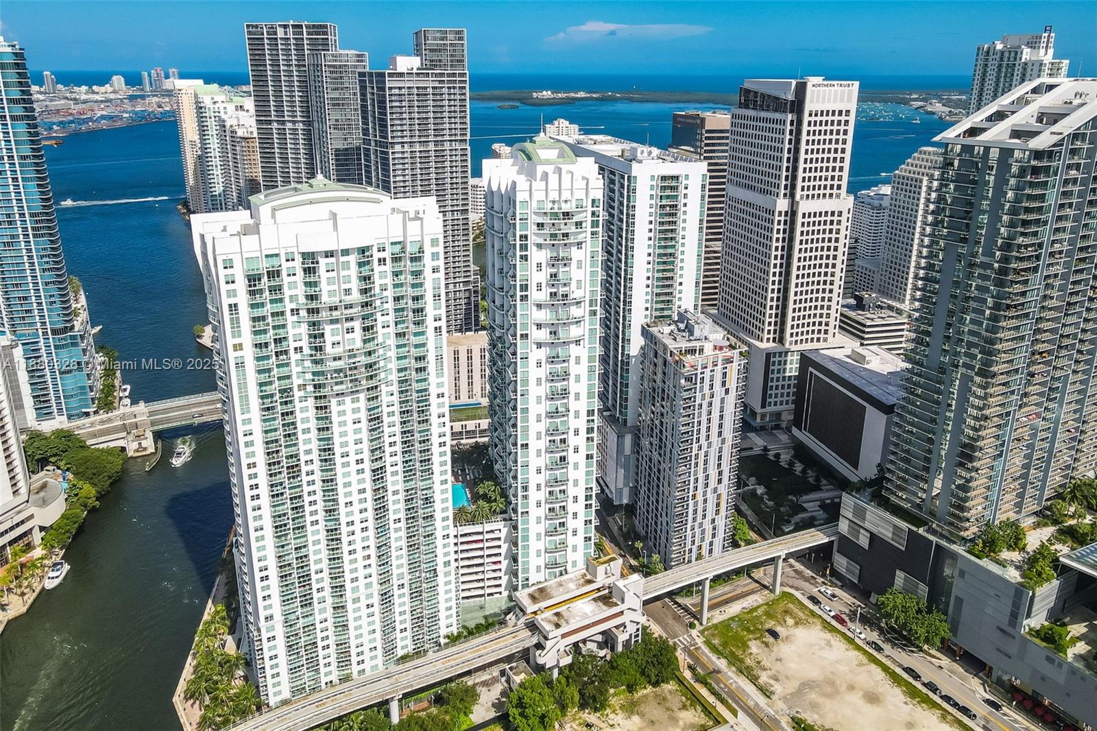 image Brickell On The River S24