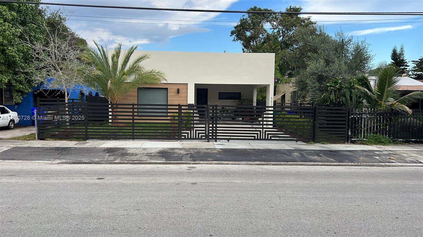 5621 NW 11th Ave