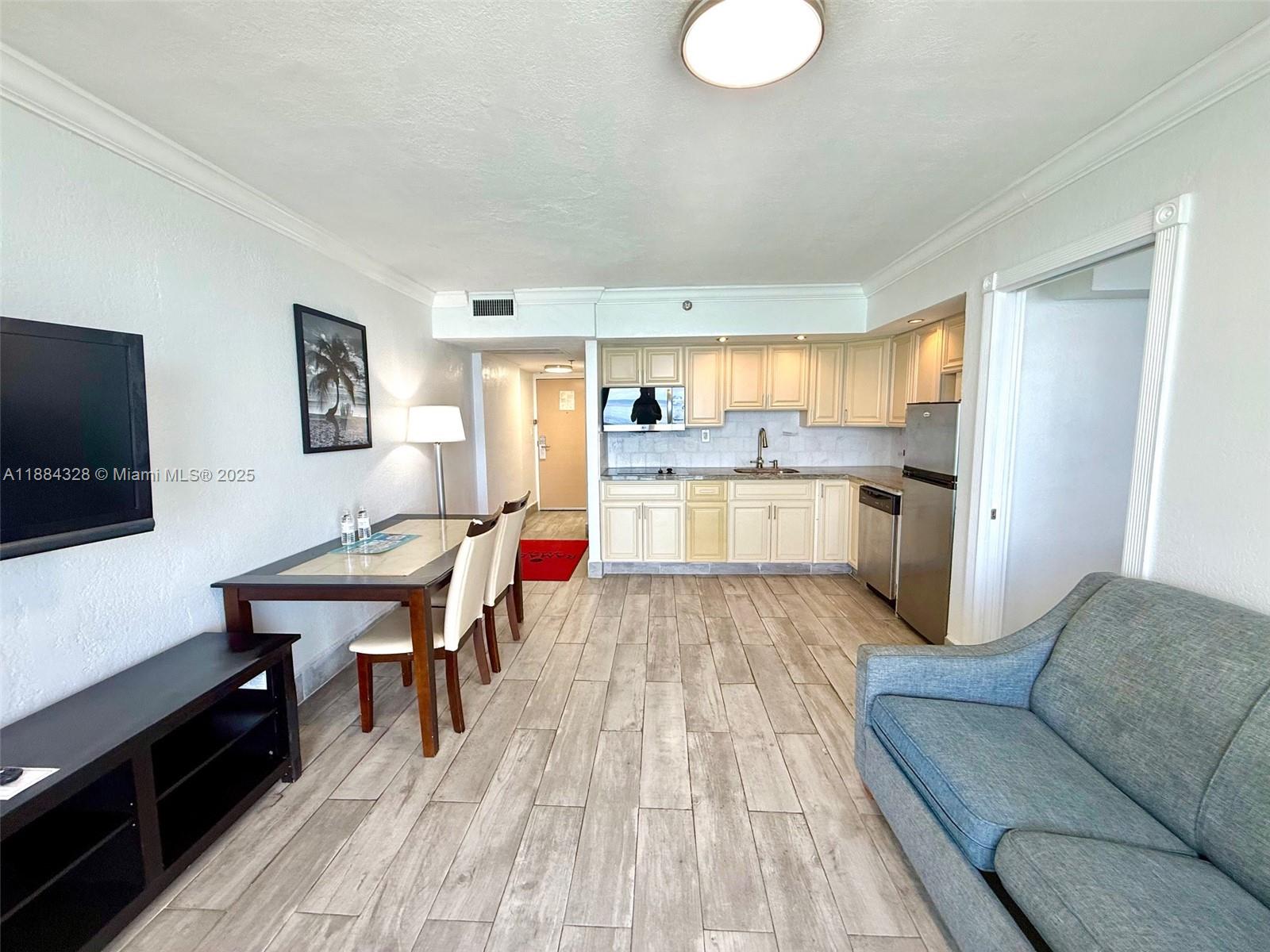 19201 Collins Ave #1016