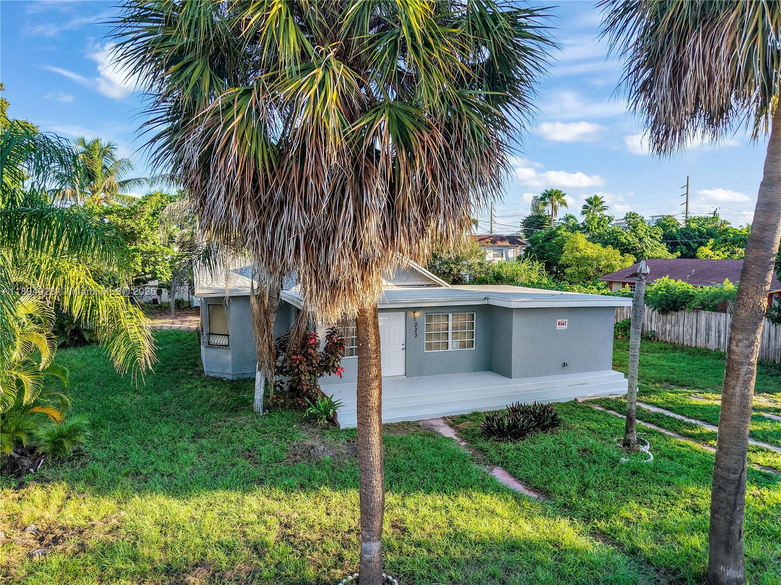 223 SW 1st Ct