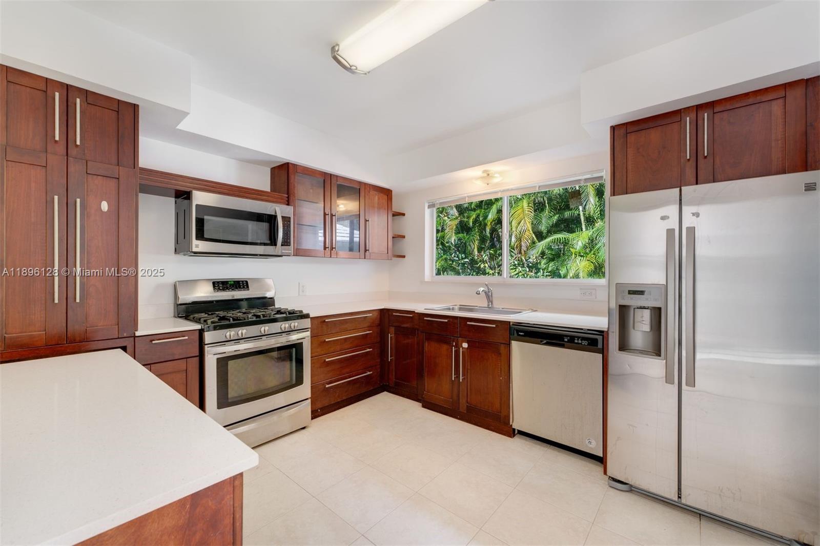 520 W 51st Ter Miami Beach, FL 33140