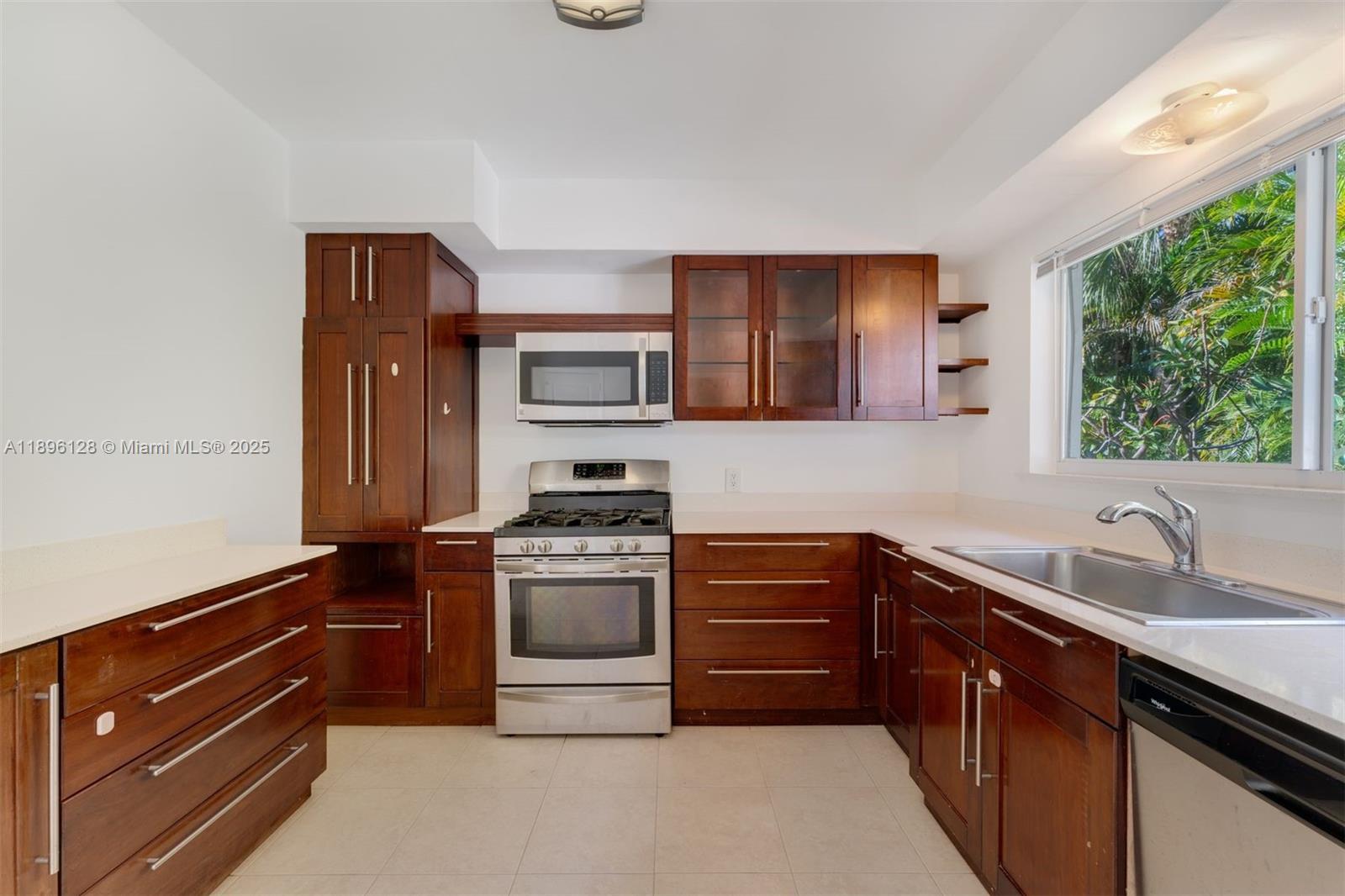 520 W 51st Ter Miami Beach, FL 33140