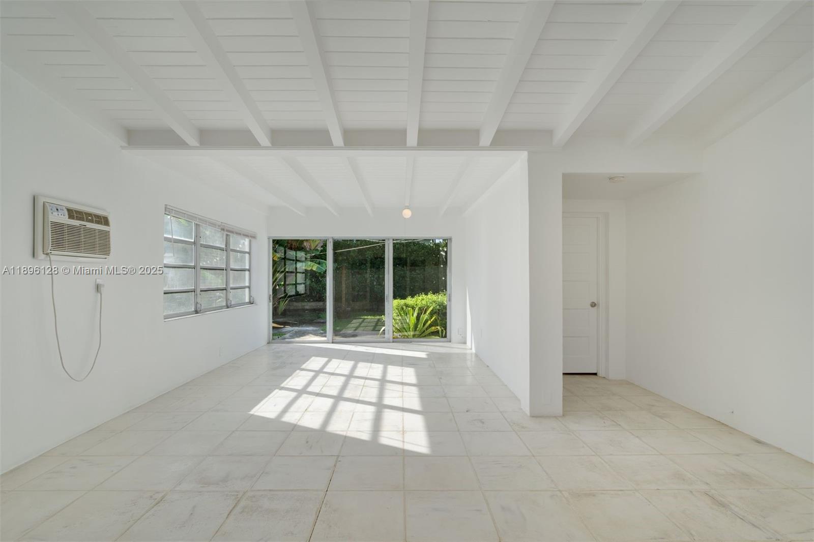 520 W 51st Ter Miami Beach, FL 33140
