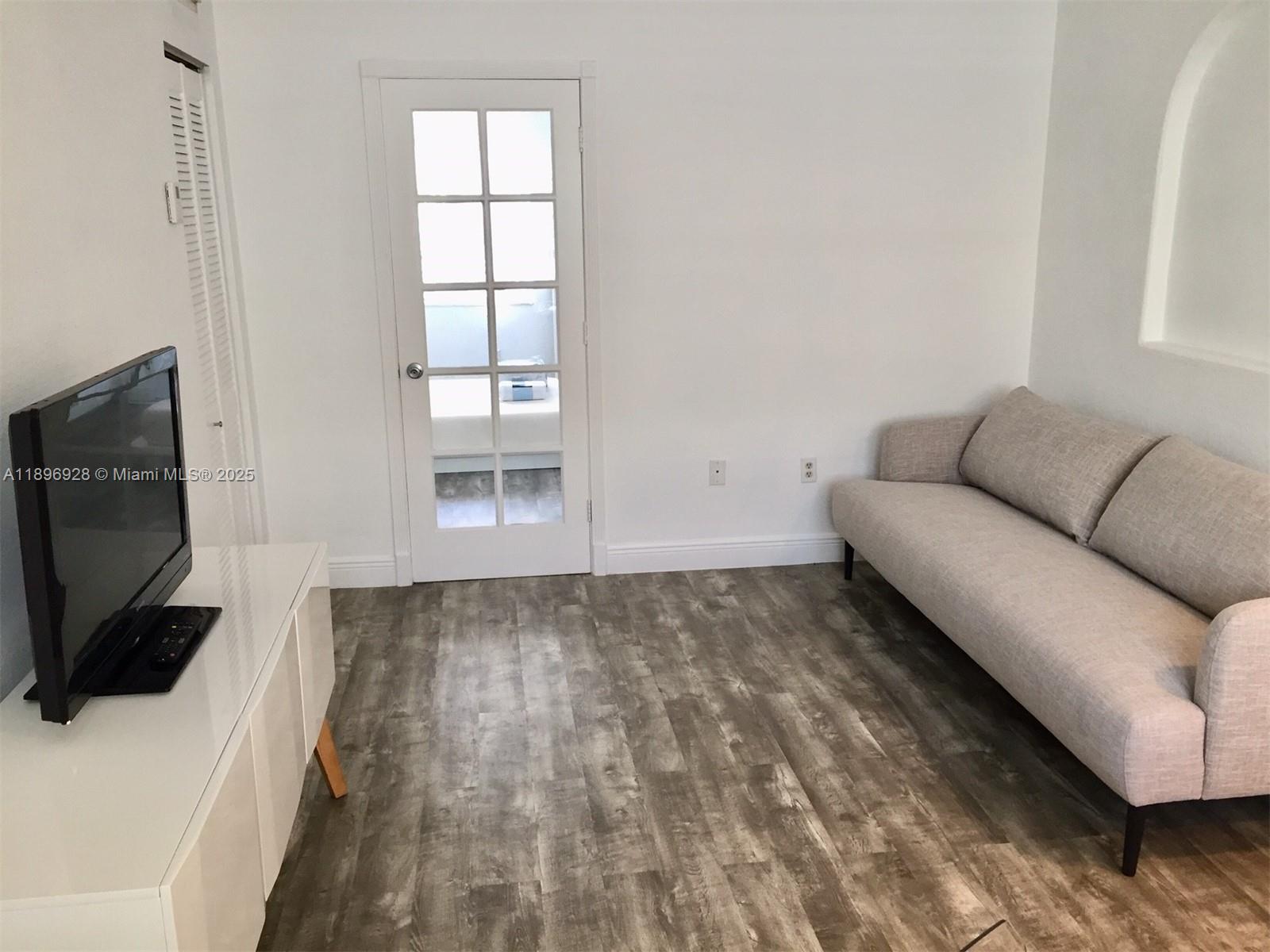 901 Euclid Ave #10
