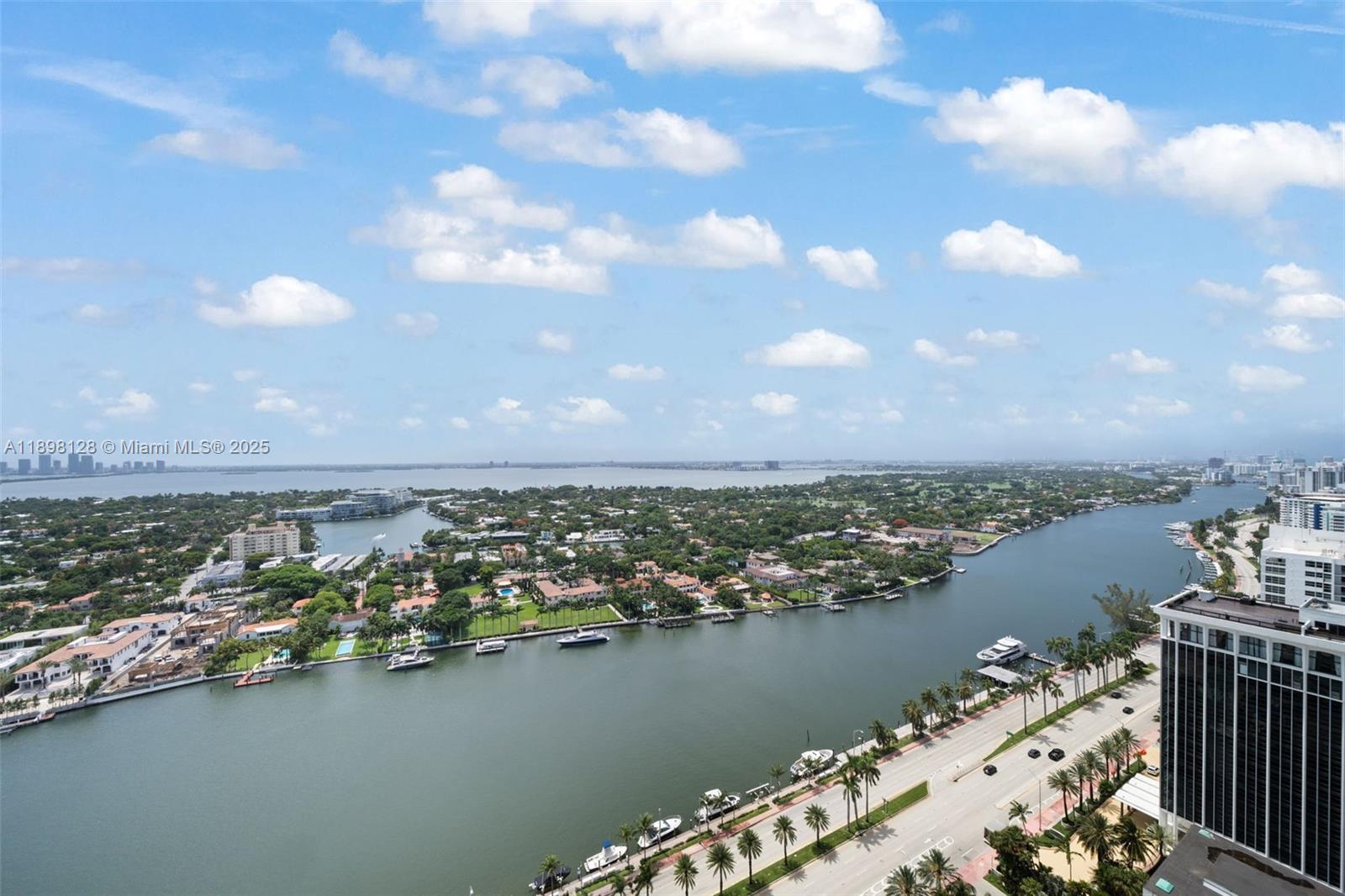 4775 Collins Ave #3207
