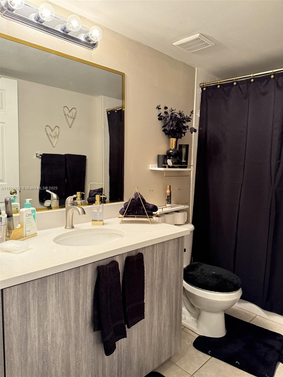 5015 Wiles Rd #207 Coconut Creek, FL 33073