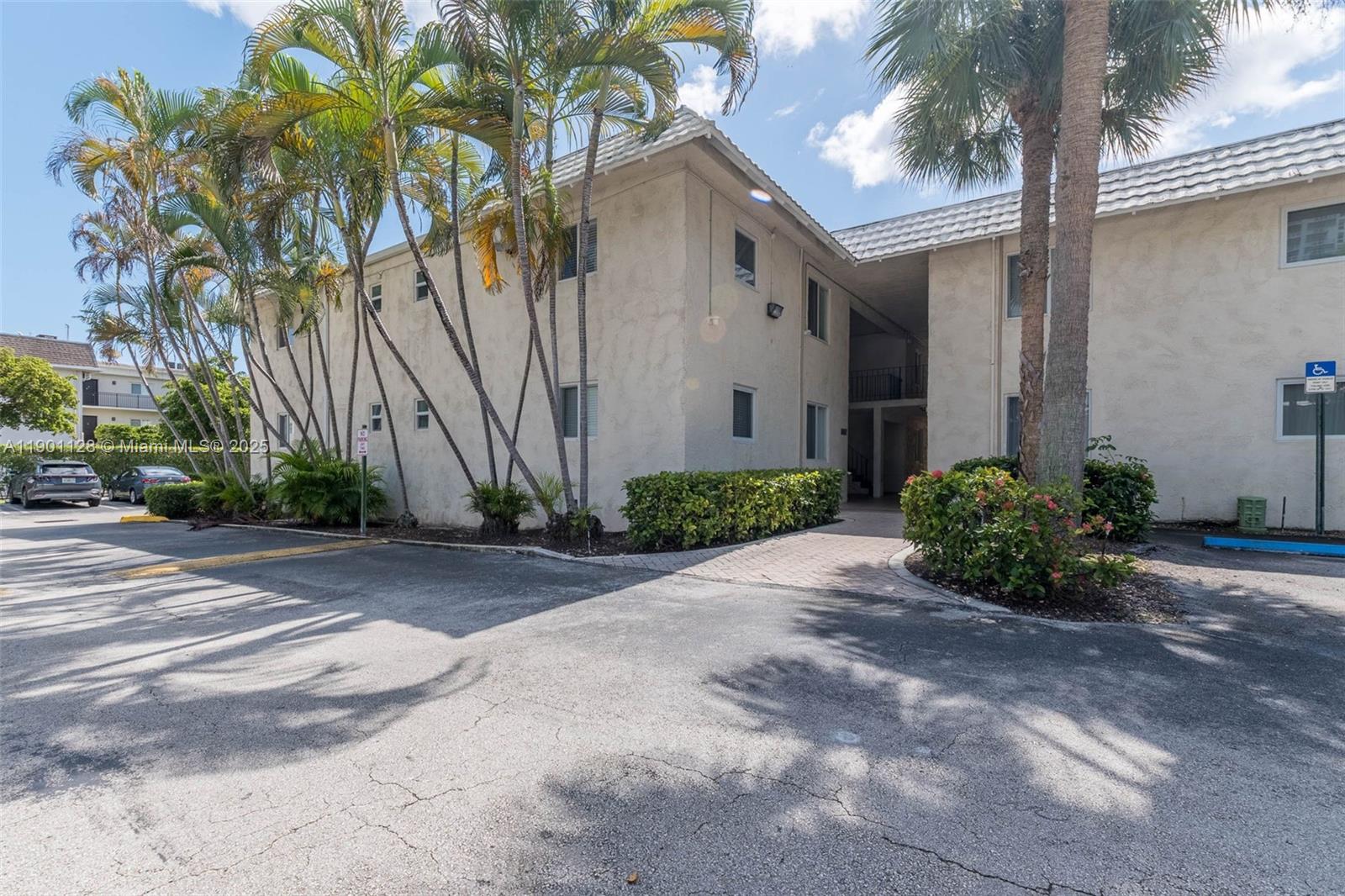 8605 SW 68th Ct #22 Pinecrest, FL 33156