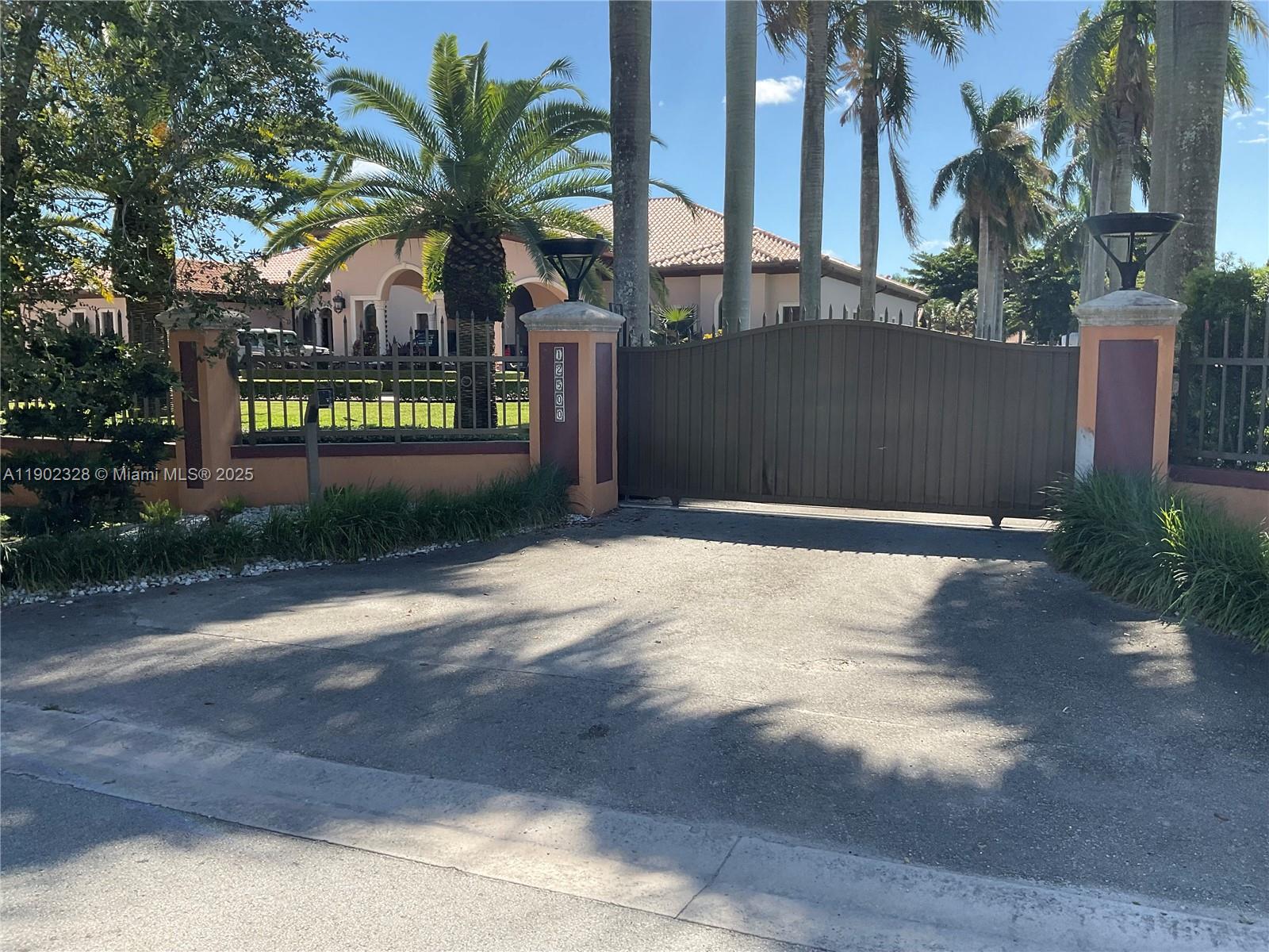 12500 SW 43rd St #2R