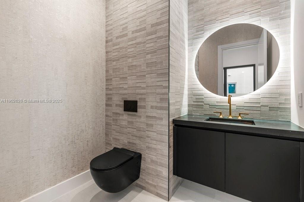 1215 NE 11th Ave #B Fort Lauderdale, FL 33304