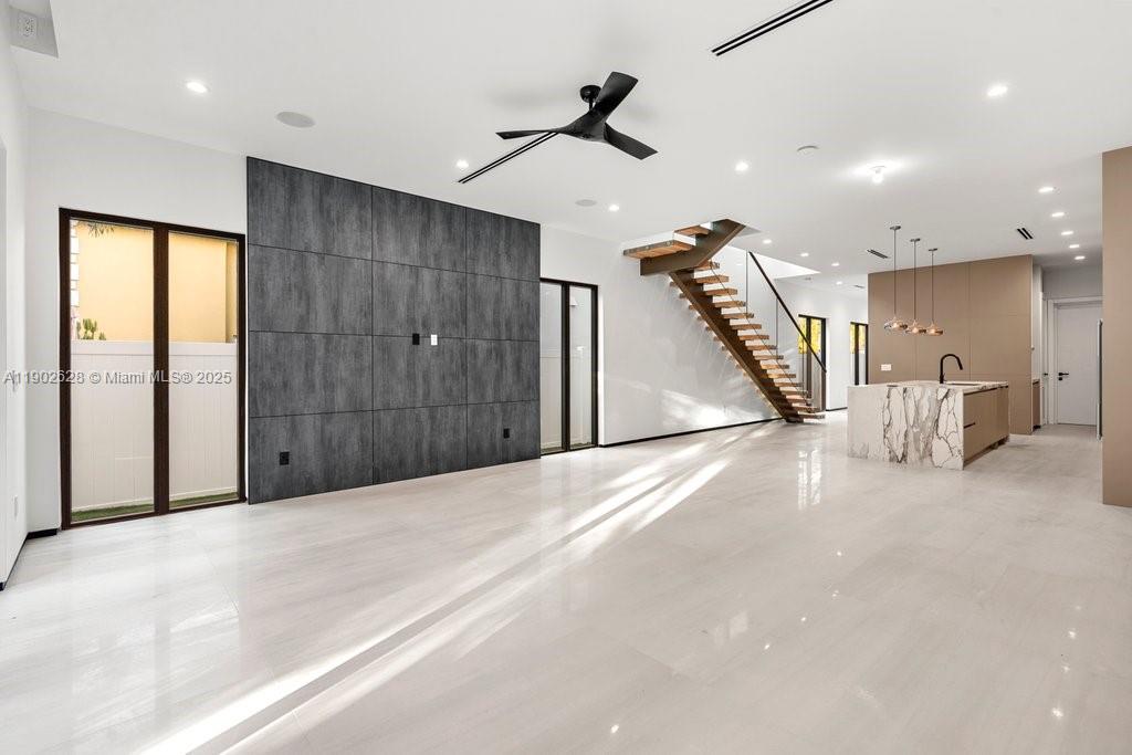 1215 NE 11th Ave #B Fort Lauderdale, FL 33304