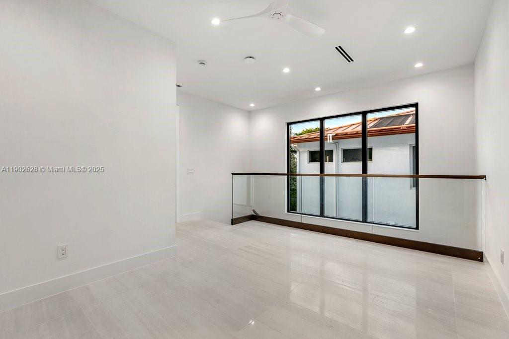 1215 NE 11th Ave #B Fort Lauderdale, FL 33304