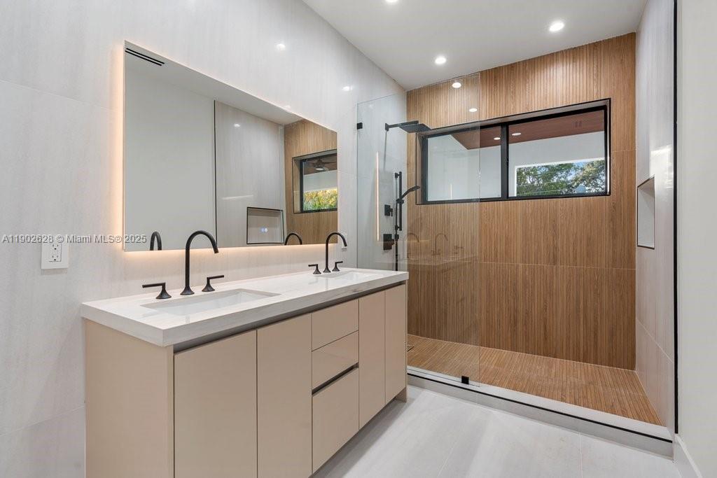 1215 NE 11th Ave #B Fort Lauderdale, FL 33304