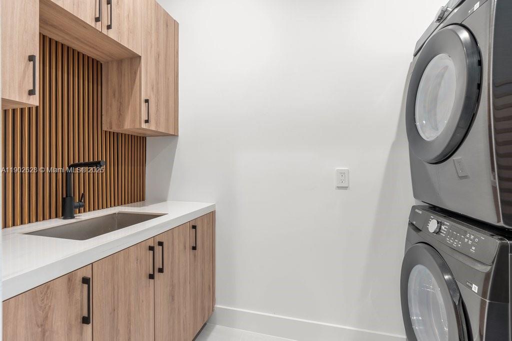 1215 NE 11th Ave #B Fort Lauderdale, FL 33304