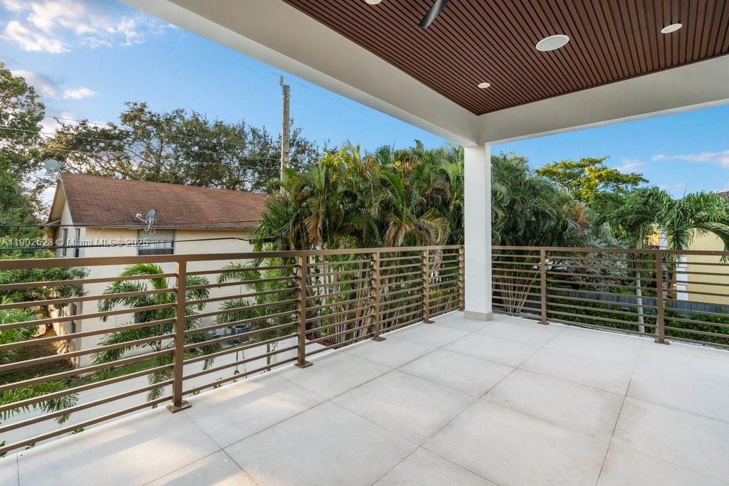 1215 NE 11th Ave #B Fort Lauderdale, FL 33304