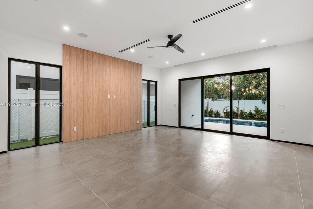 1215 NE 11th Ave #B Fort Lauderdale, FL 33304