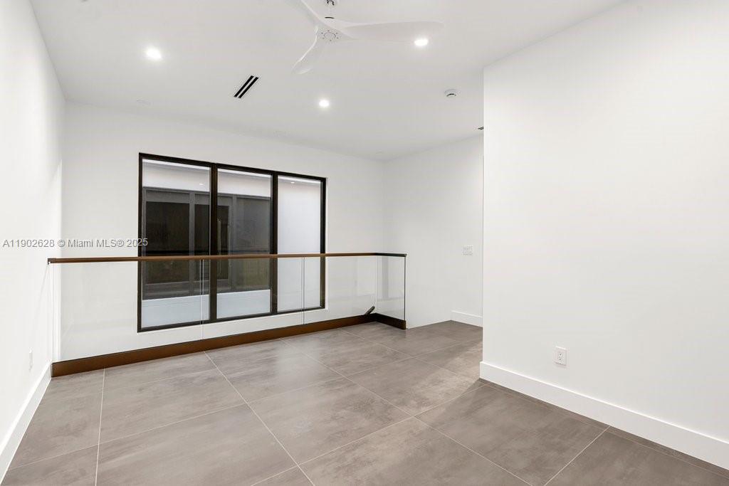 1215 NE 11th Ave #B Fort Lauderdale, FL 33304