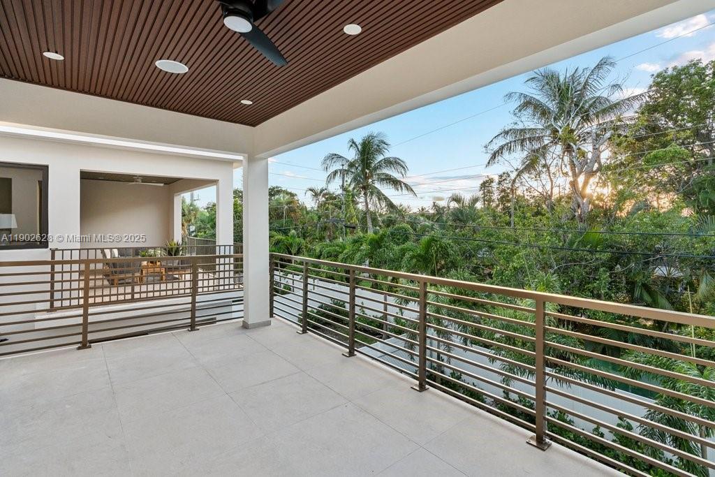 1215 NE 11th Ave #B Fort Lauderdale, FL 33304