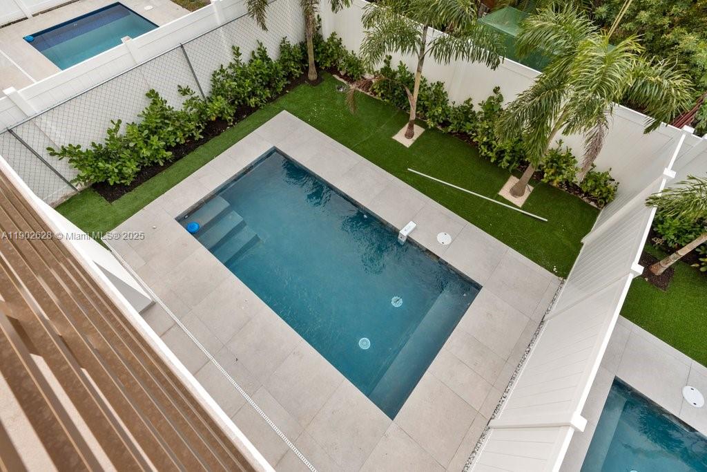 1215 NE 11th Ave #B Fort Lauderdale, FL 33304