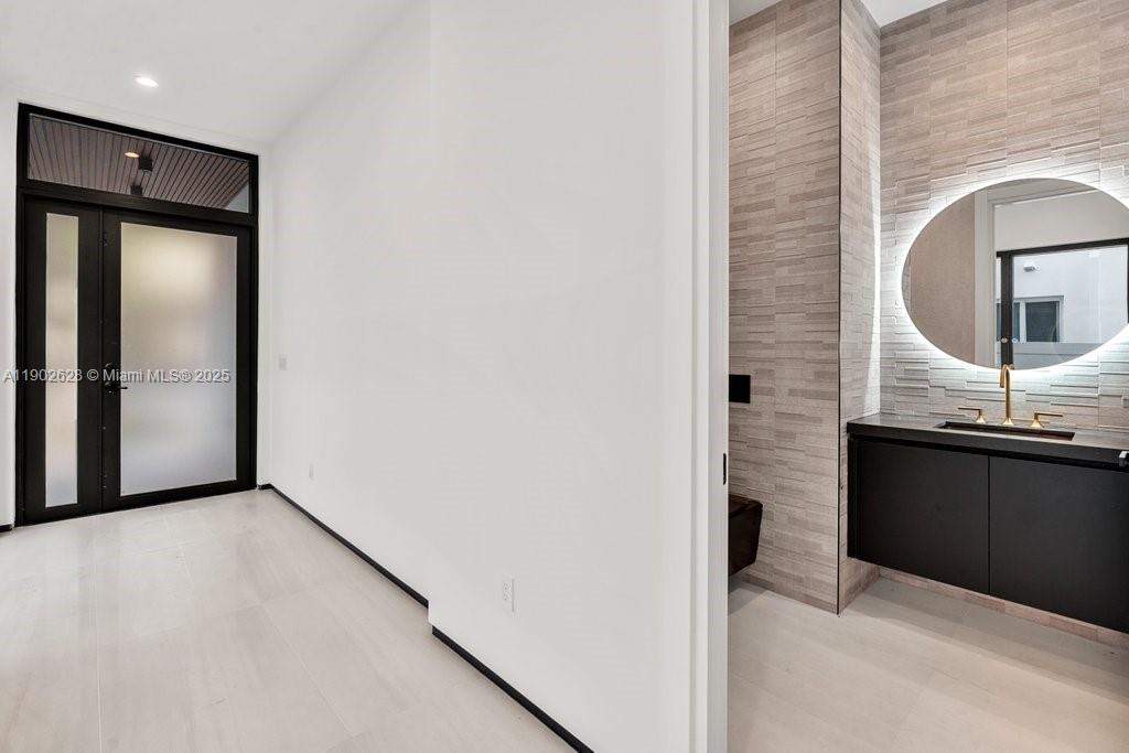 1215 NE 11th Ave #B Fort Lauderdale, FL 33304