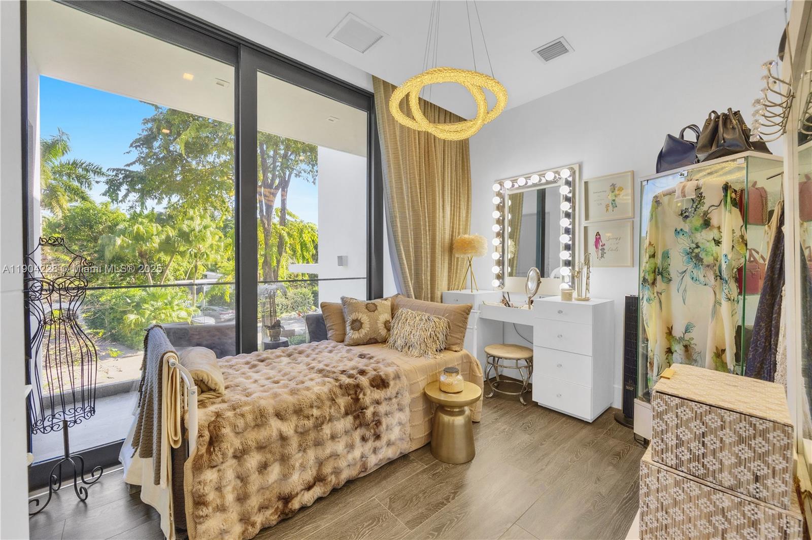 3764 Carmen Ct Miami, FL 33133 3764 Carmen Ct Miami, FL 33133