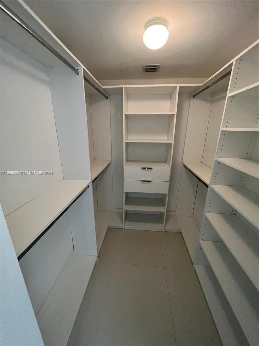 image Aria On The Bay Condo14