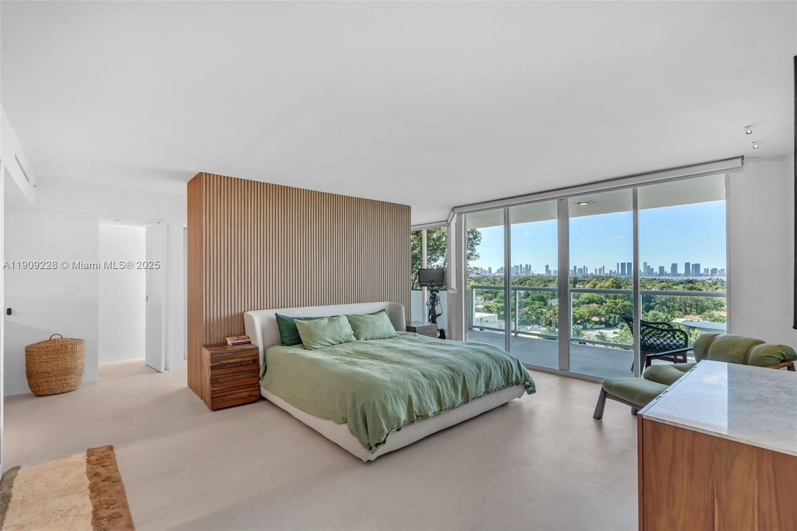 3411 Indian Crk Dr #1201 Miami Beach, FL 33140