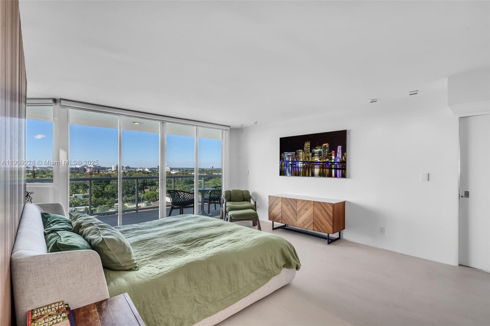 3411 Indian Crk Dr #1201 Miami Beach, FL 33140