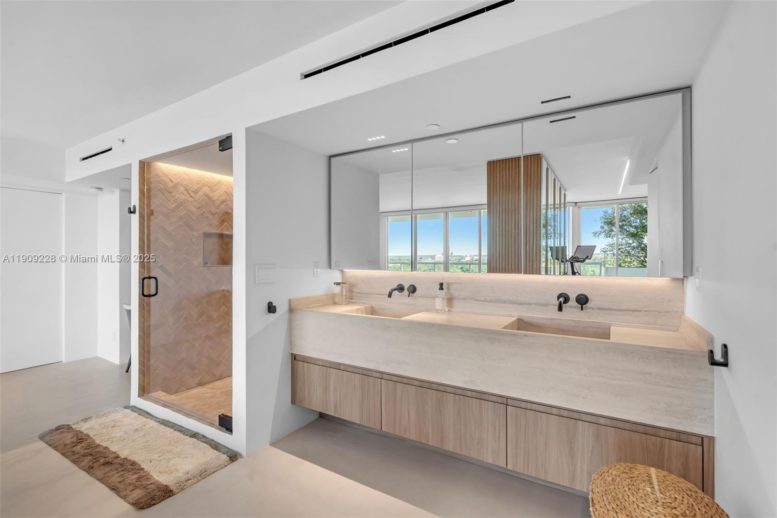 3411 Indian Crk Dr #1201 Miami Beach, FL 33140