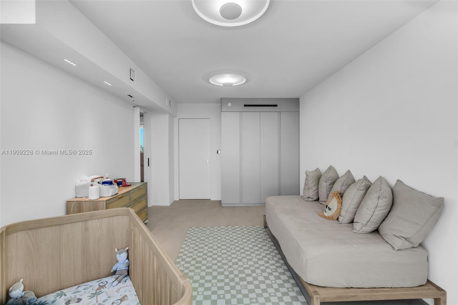 3411 Indian Crk Dr #1201 Miami Beach, FL 33140