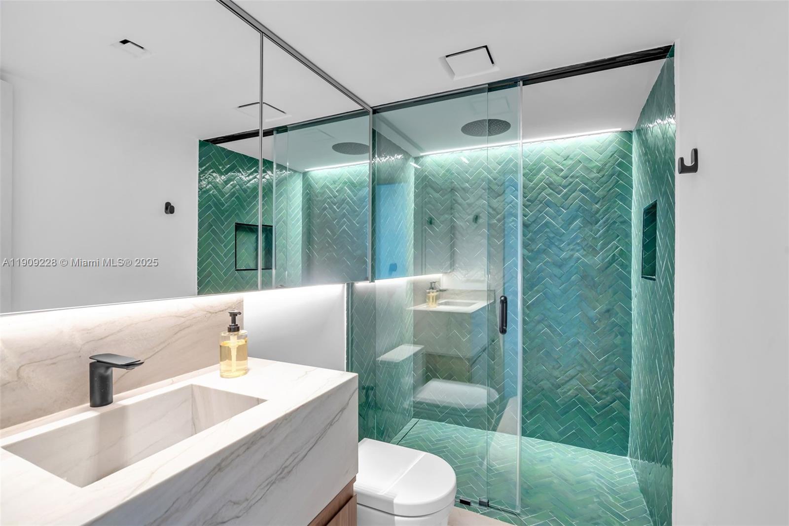 3411 Indian Crk Dr #1201 Miami Beach, FL 33140