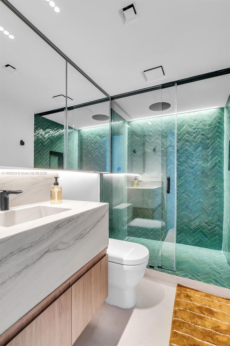 3411 Indian Crk Dr #1201 Miami Beach, FL 33140