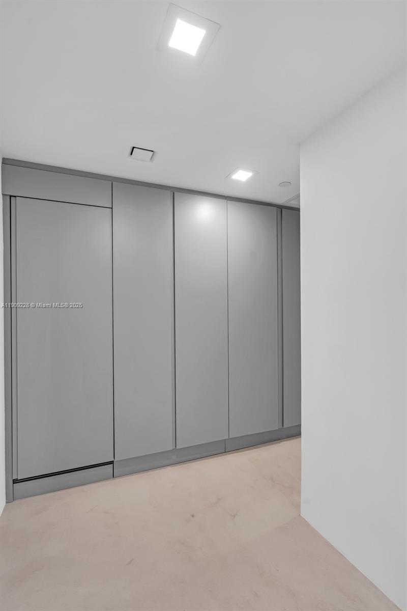 3411 Indian Crk Dr #1201 Miami Beach, FL 33140