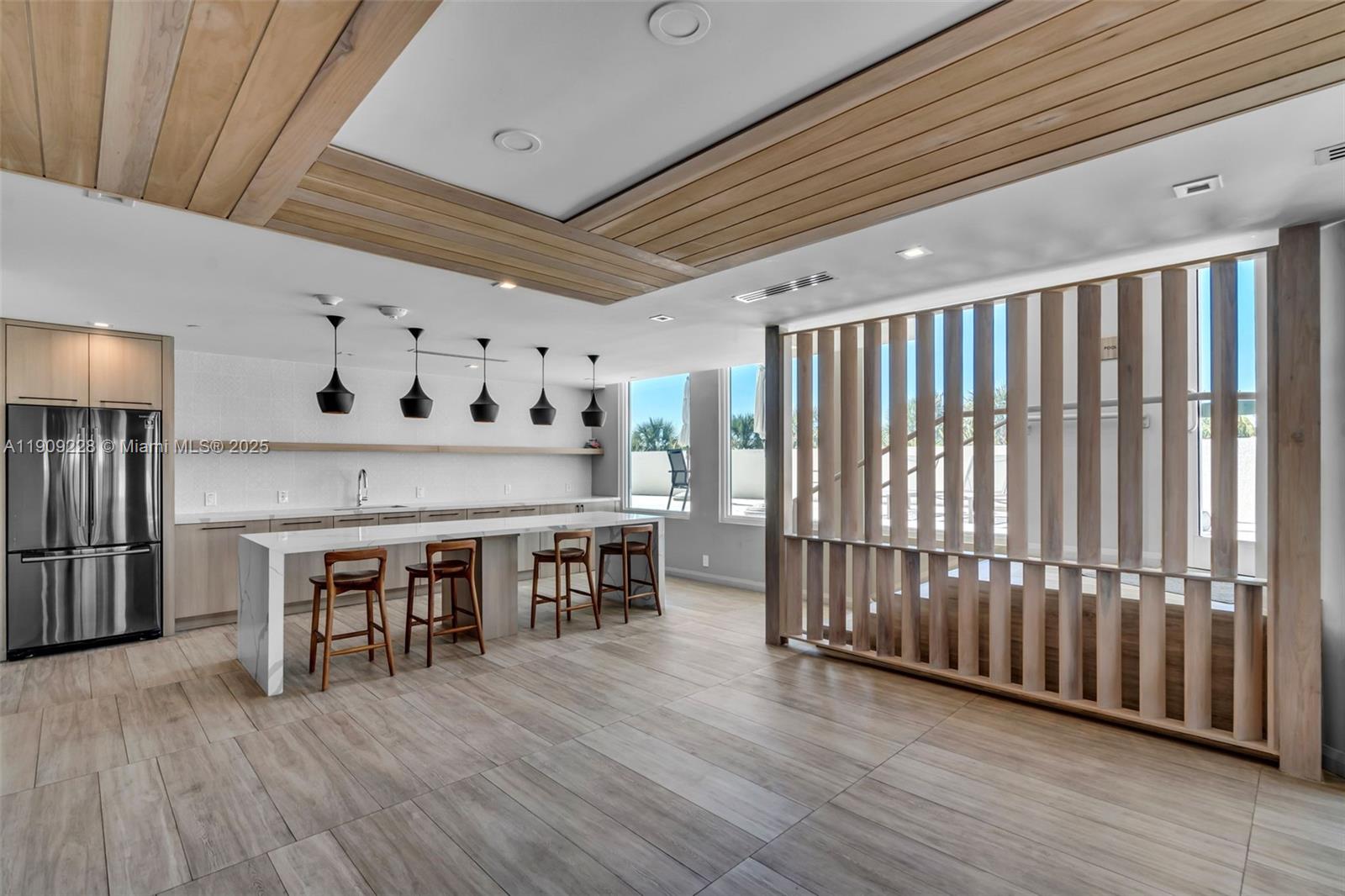 3411 Indian Crk Dr #1201 Miami Beach, FL 33140