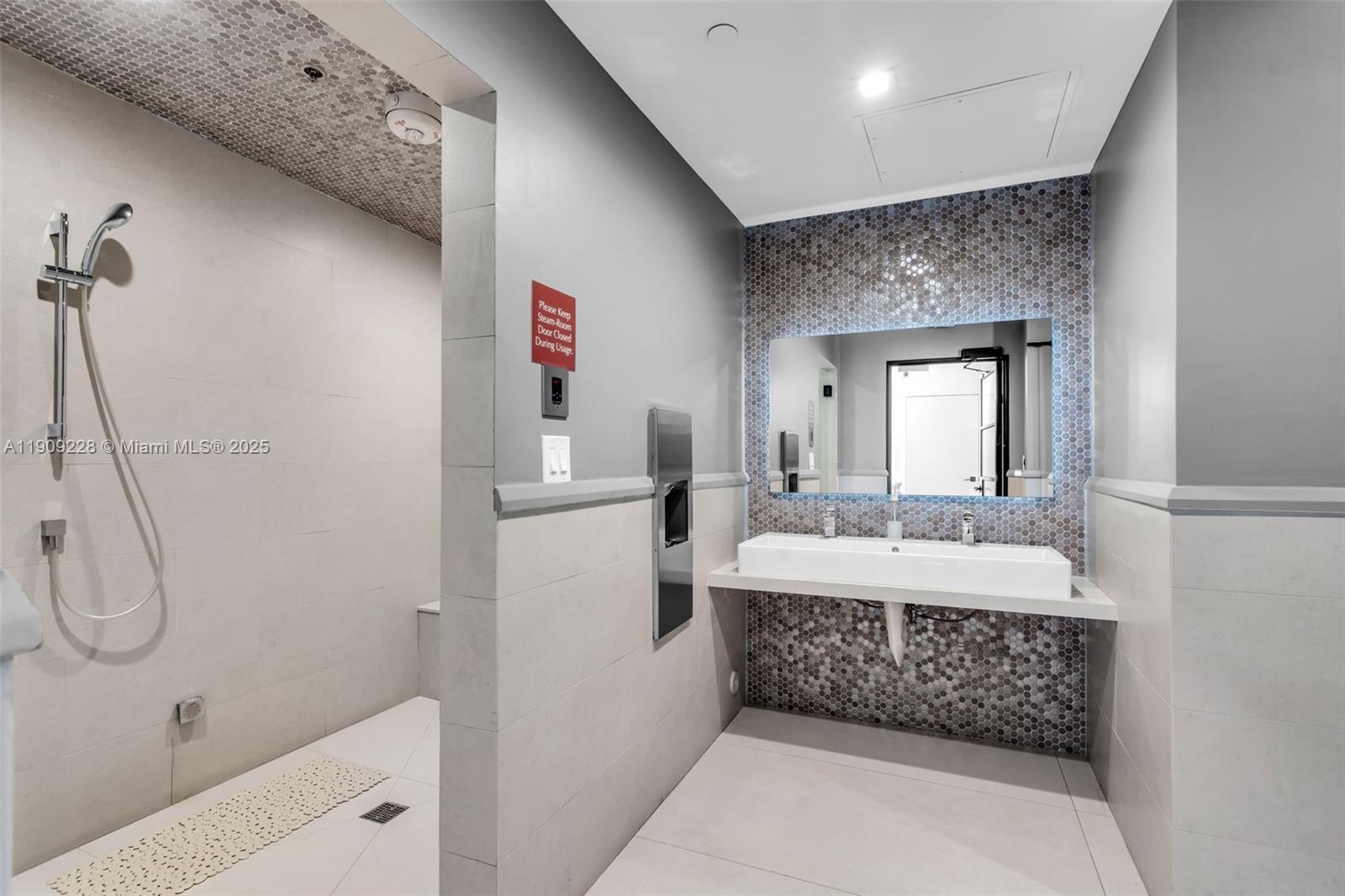 3411 Indian Crk Dr #1201 Miami Beach, FL 33140