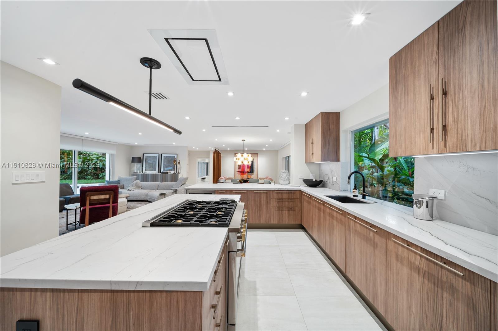 1075 NE 99th St Miami Shores, FL 33138