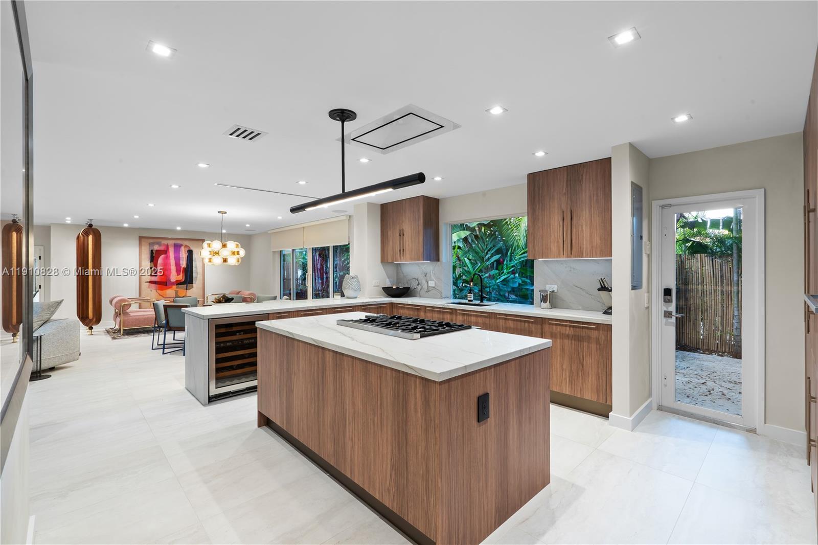 1075 NE 99th St Miami Shores, FL 33138