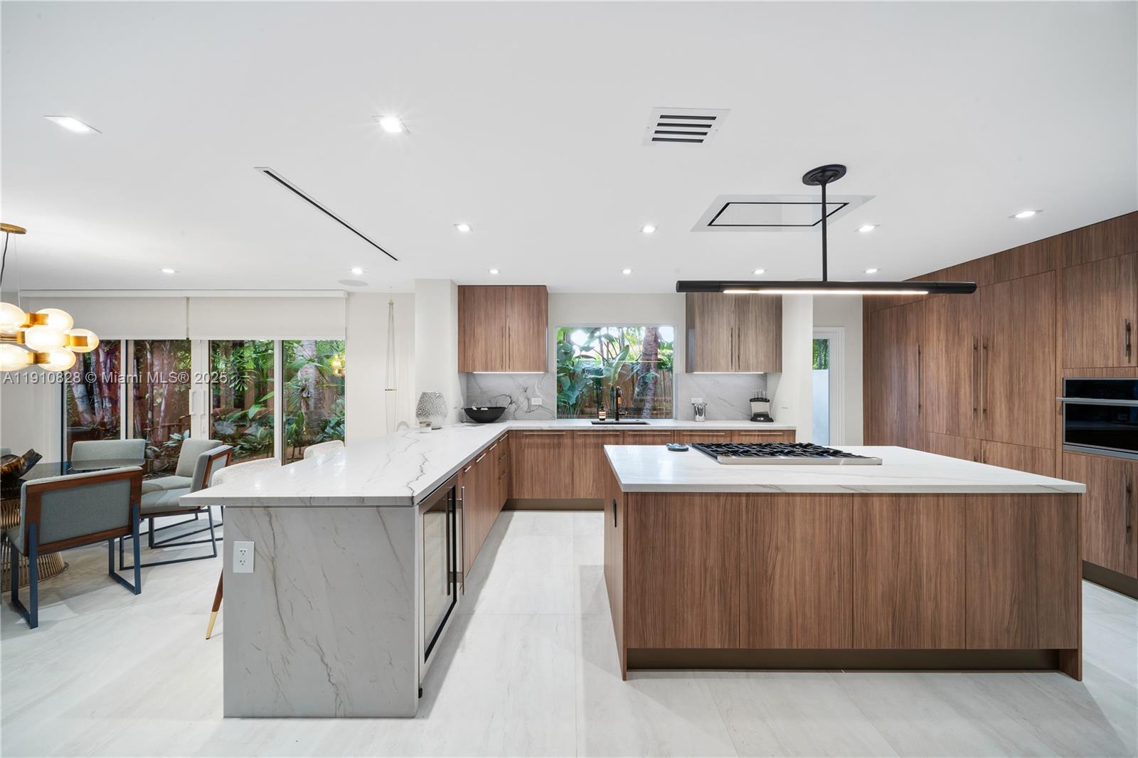 1075 NE 99th St Miami Shores, FL 33138