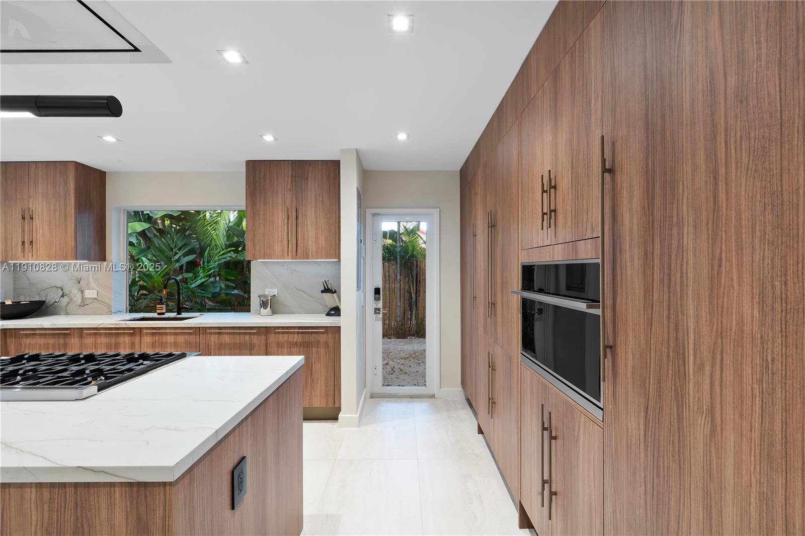 1075 NE 99th St Miami Shores, FL 33138