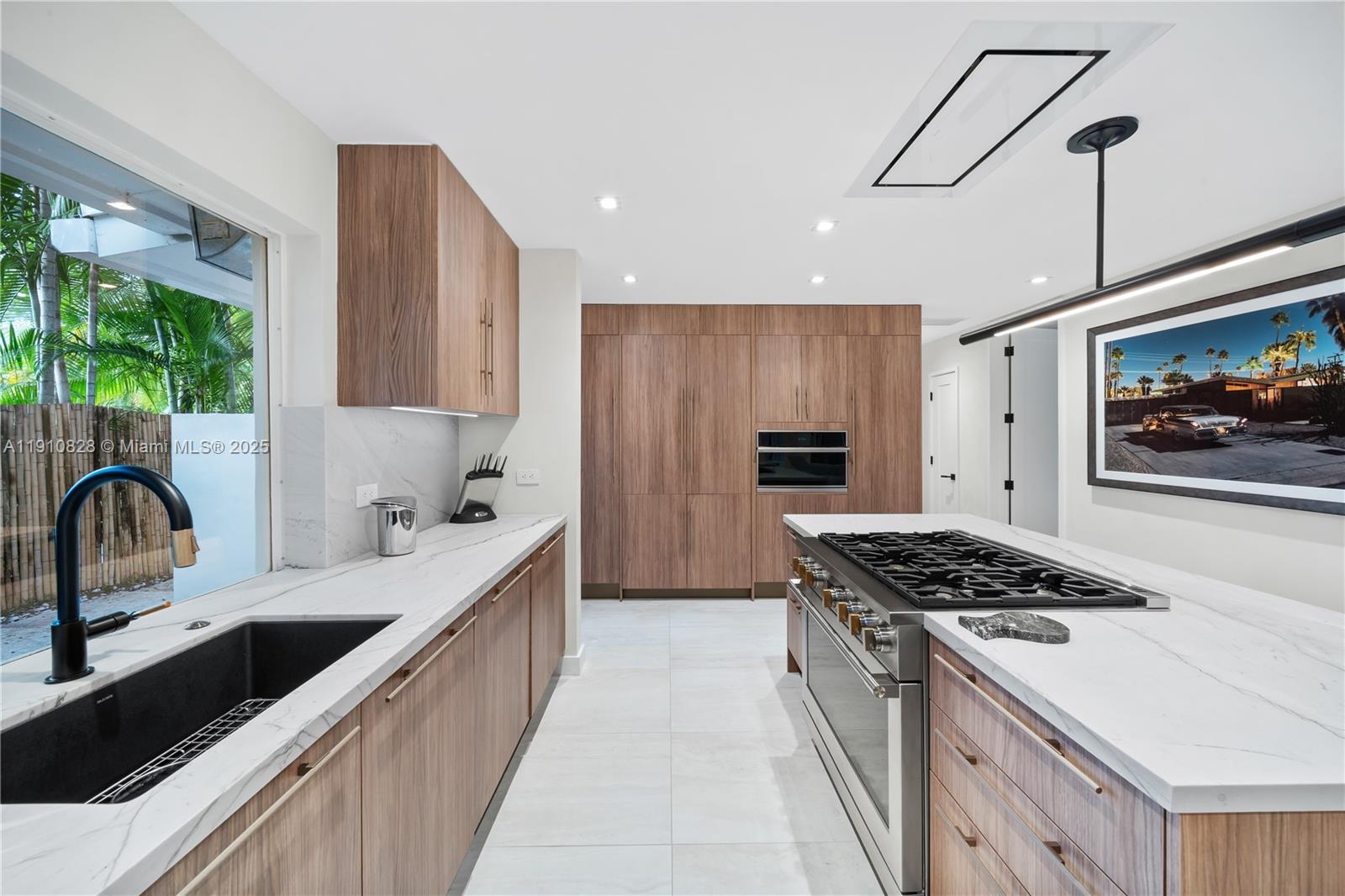 1075 NE 99th St Miami Shores, FL 33138