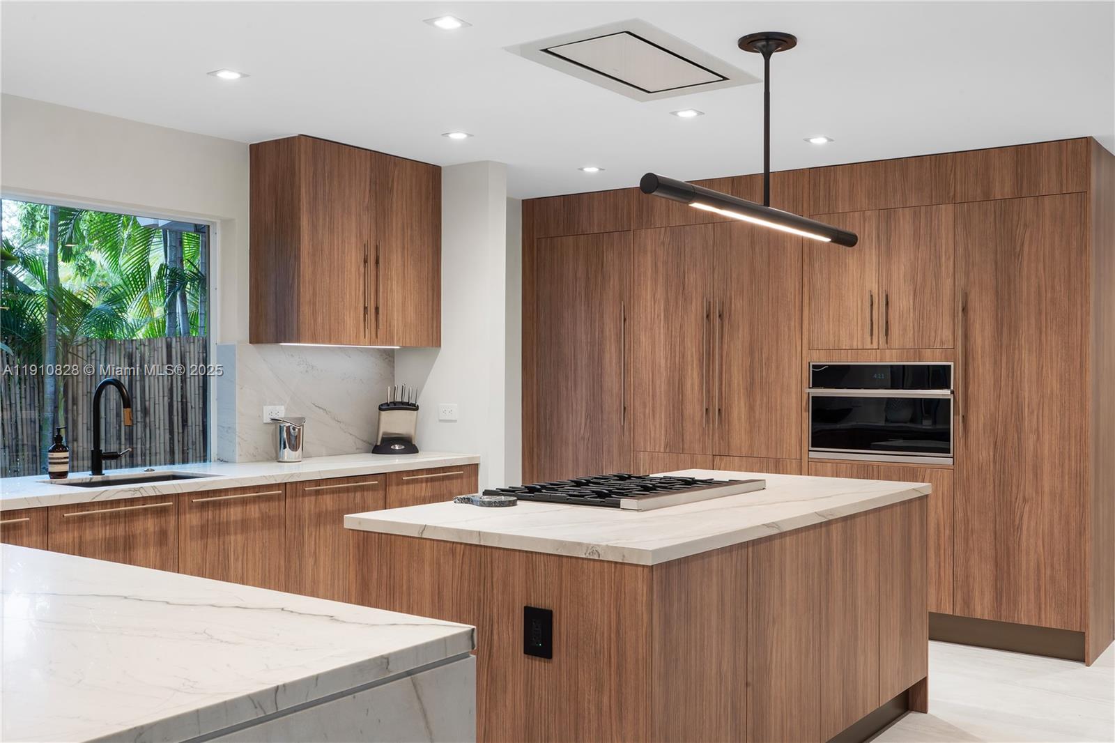 1075 NE 99th St Miami Shores, FL 33138