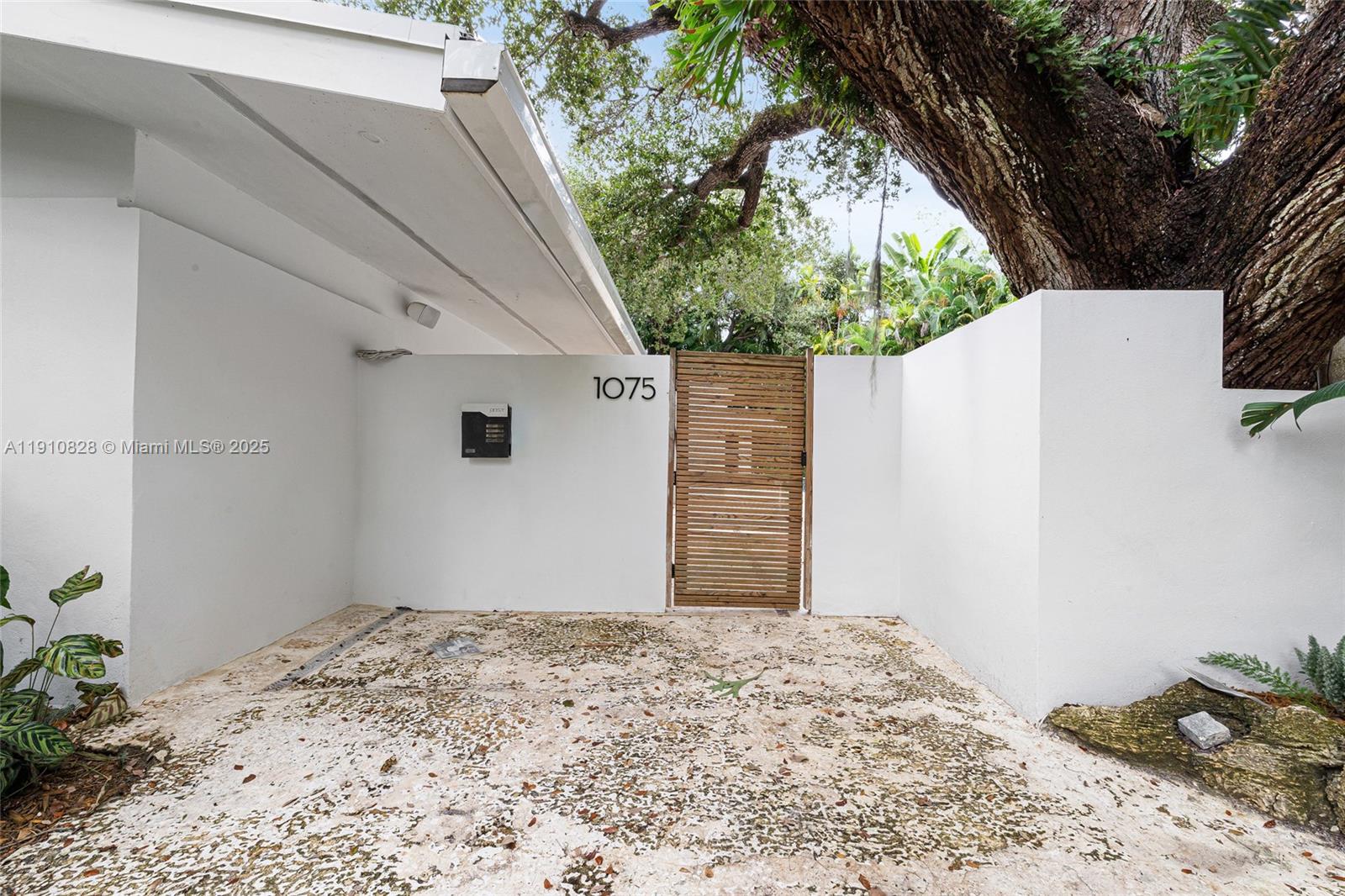 1075 NE 99th St Miami Shores, FL 33138