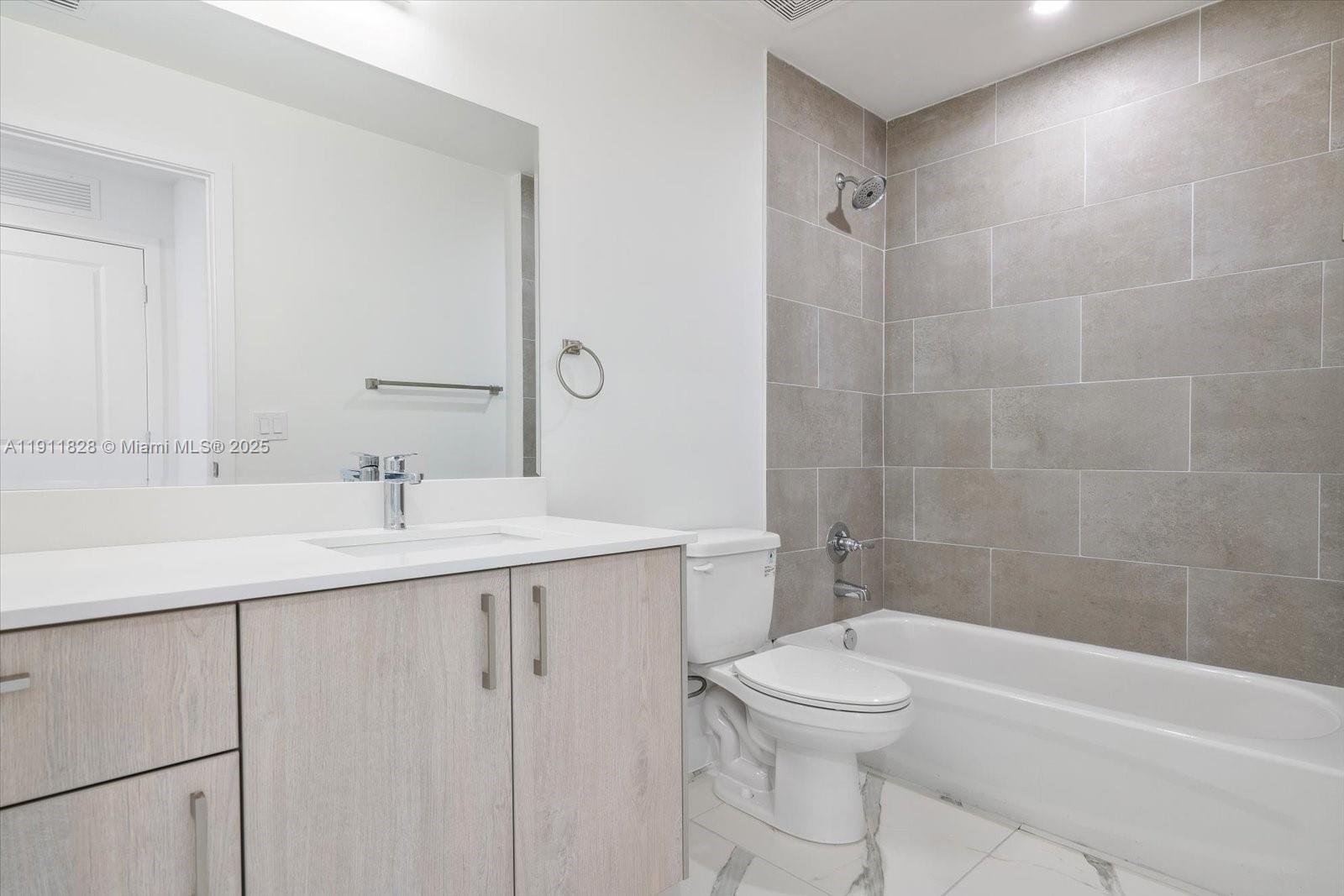 420 SW 7th Ave #203 Miami, FL 33130