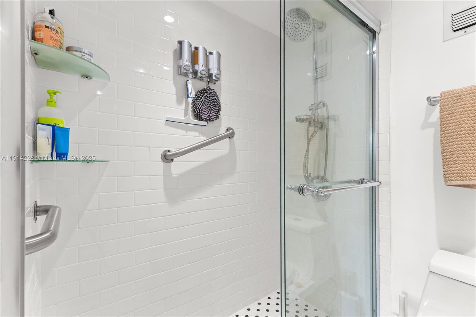 6900 Bay Dr #5C Miami Beach, FL 33141