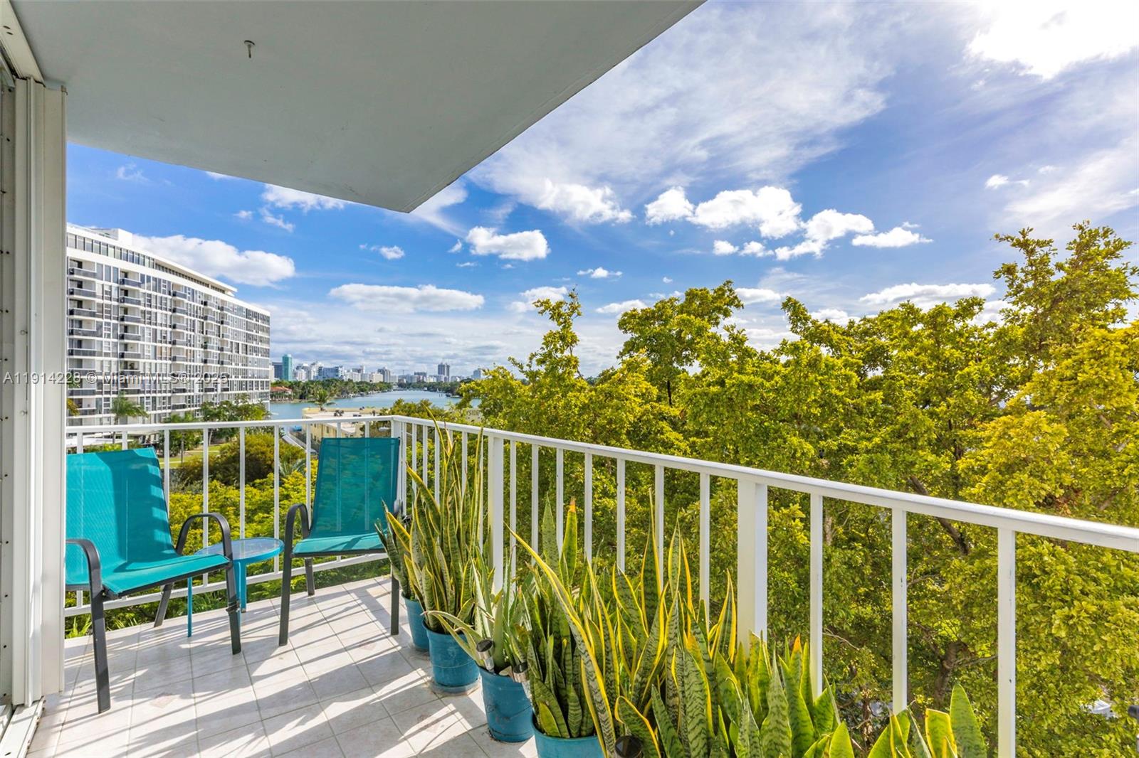 6900 Bay Dr #5C Miami Beach, FL 33141