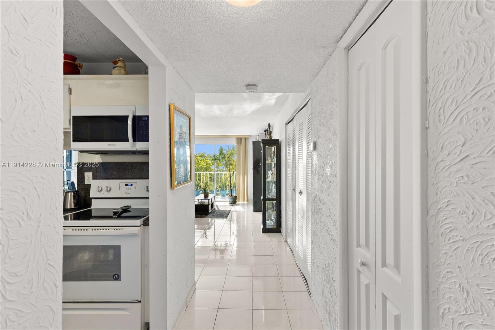 6900 Bay Dr #5C Miami Beach, FL 33141