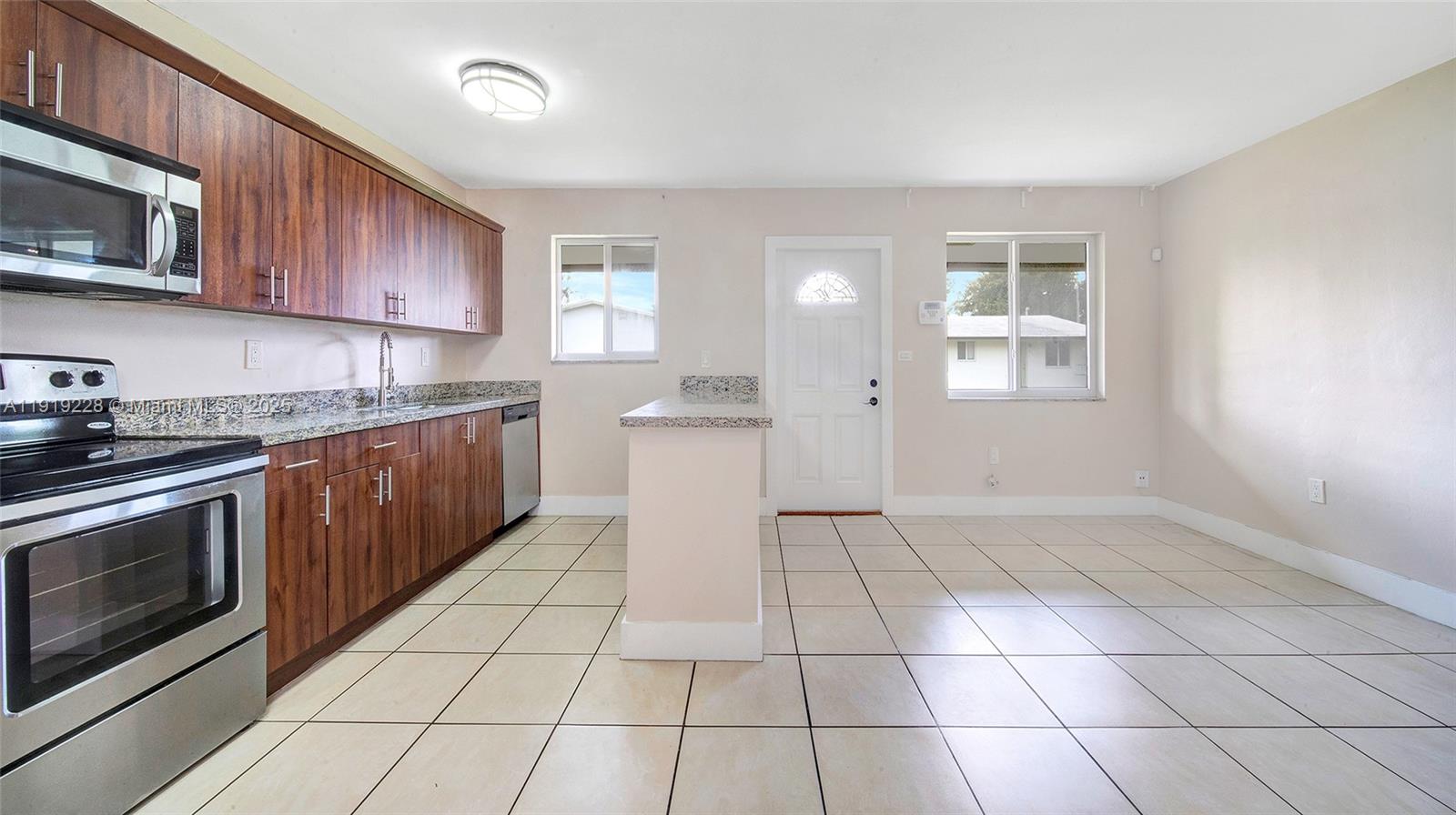 592 NE 150th St #3 Miami, FL 33161