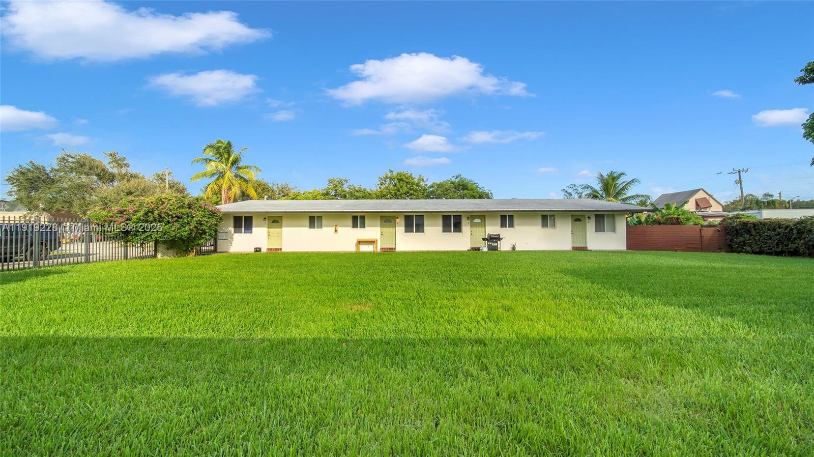 592 NE 150th St #3 Miami, FL 33161