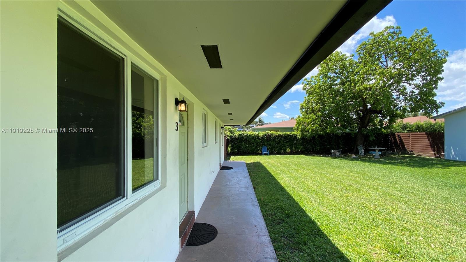 592 NE 150th St #3 Miami, FL 33161