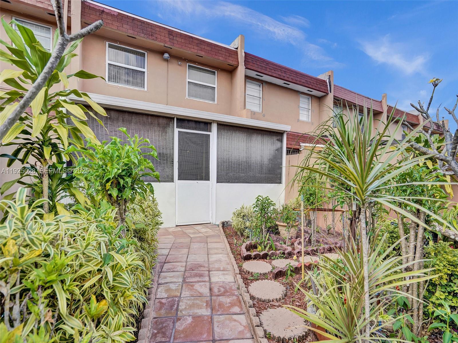 2770 NW 193rd Ter Miami Gardens, FL 33056