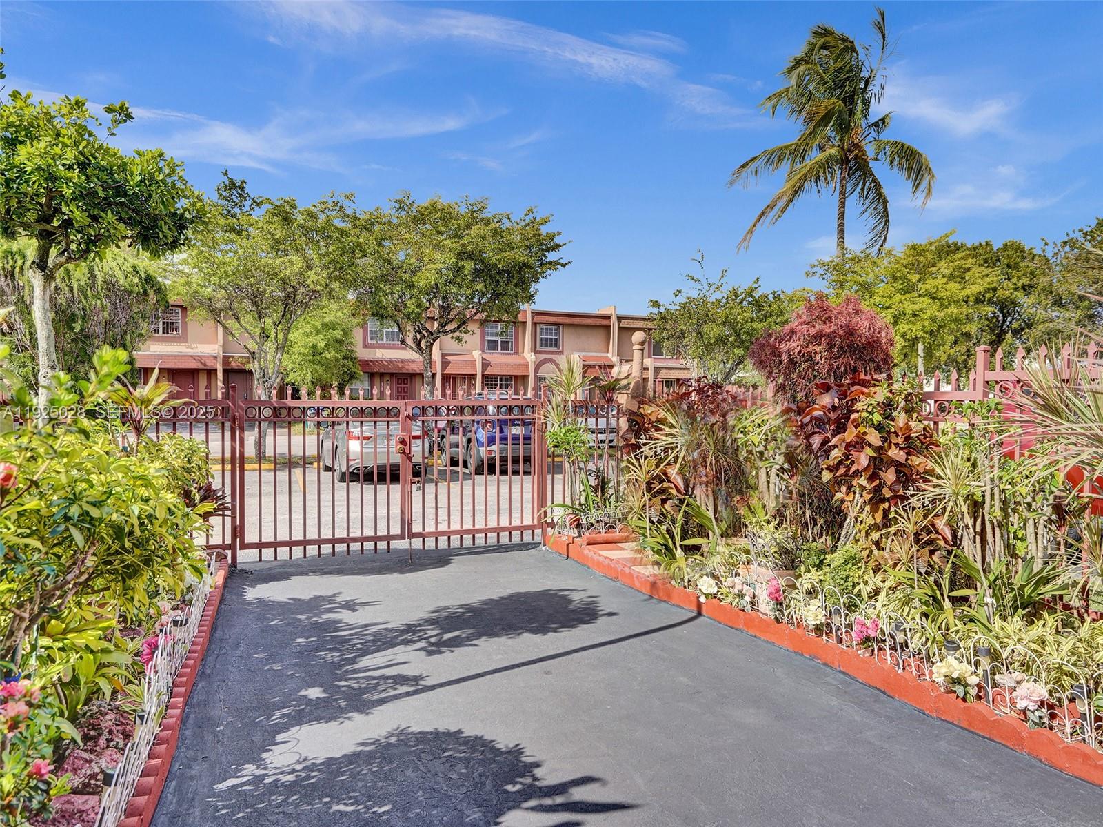 2770 NW 193rd Ter Miami Gardens, FL 33056